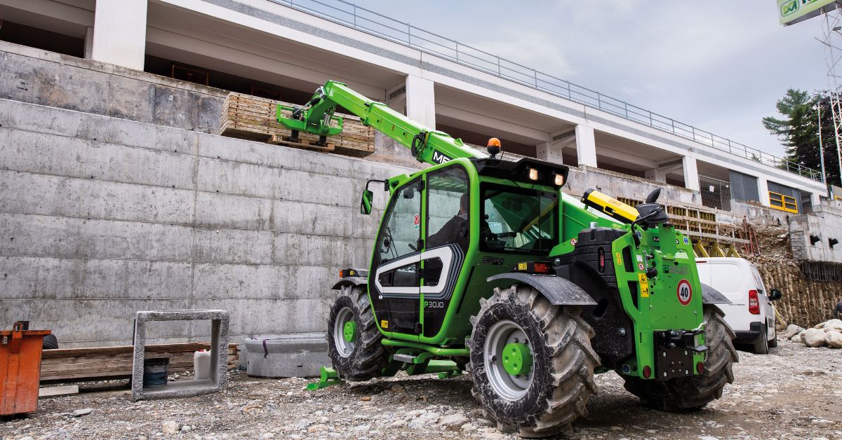 sollevatore-telescopico-merlo-lavori-in-cantiere